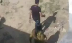 یک سوراخ طول می کشد انگشتان گرم در داخل دانلود بازی سکسیاندروید آن.