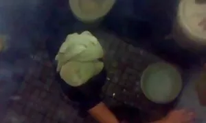 Kaide بر روی پیشانی در حال دانلود سکسی ترین بازی اندروید انتظار برای رابطه جنسی و